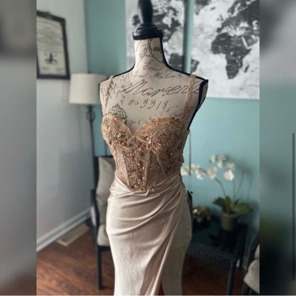 Champagne gold evening gown prom dress or formal dress - Picture 4 of 7